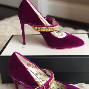 NEVER WORN AUTHENTIC GUCCI HEELS